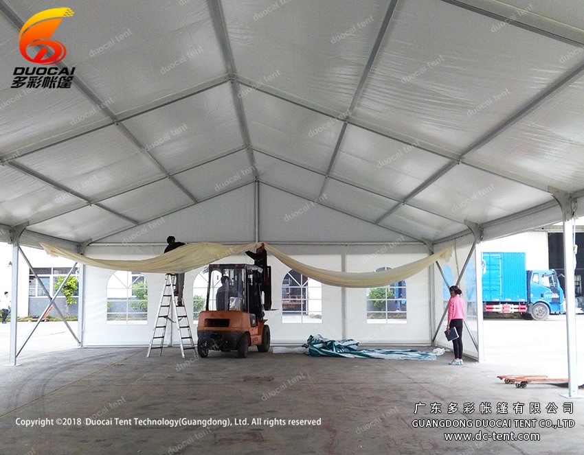Outdoor commercial tent system with roof decoration